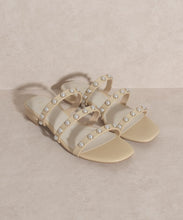 Load image into Gallery viewer, NEWEST ARRIVAL Ivory Pearl Slides
