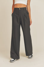 Load image into Gallery viewer, FINAL SALE Black Pleated Trouser Pants
