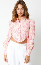 Load image into Gallery viewer, Blush Pink Floral Button Down Crop Blouse
