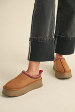 Load image into Gallery viewer, NEWEST ARRIVAL Black Wash Large Cuff Bottom Jeans
