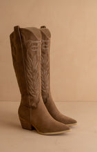 Load image into Gallery viewer, NEWEST ARRIVAL Dark Brown Embroidered Western Boots
