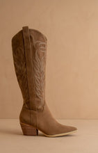 Load image into Gallery viewer, NEWEST ARRIVAL Dark Brown Embroidered Western Boots
