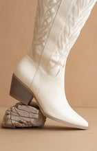 Load image into Gallery viewer, NEWEST ARRIVAL White Western Boots
