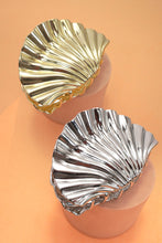 Load image into Gallery viewer, NEWEST ARRIVAL Metal Seashell Clips
