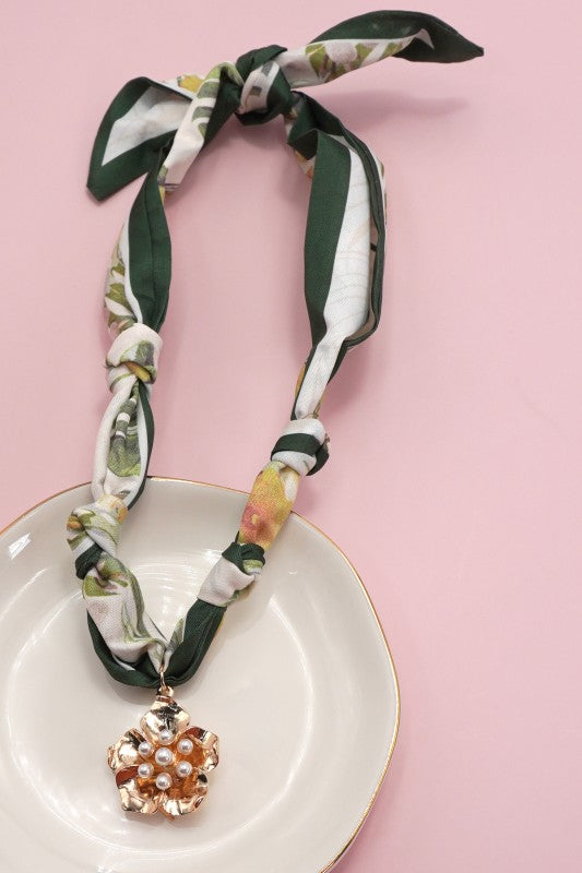 NEWEST ARRIVAL Green Flower Scarf Necklace