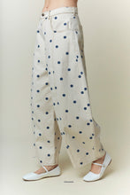Load image into Gallery viewer, NEWEST ARRIVAL Cream/Navy Wide Leg Barrel Jeans

