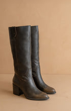 Load image into Gallery viewer, NEWEST ARRIVAL Dark Brown Western Bucket Boot
