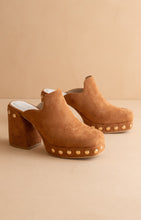 Load image into Gallery viewer, NEWEST ARRIVAL Caramel Brown Platform Clog Mules
