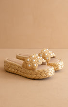 Load image into Gallery viewer, NEWEST ARRIVAL Natural Pearl Platform Sandals
