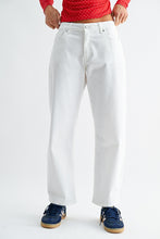 Load image into Gallery viewer, NEWEST ARRIVAL White Twill Barrel Jeans

