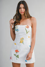 Load image into Gallery viewer, NEWEST ARRIVAL White 3D Floral Strapless Mini Dress
