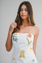 Load image into Gallery viewer, NEWEST ARRIVAL White 3D Floral Strapless Mini Dress
