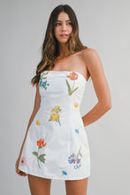 Load image into Gallery viewer, NEWEST ARRIVAL White 3D Floral Strapless Mini Dress
