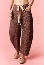Load image into Gallery viewer, NEWEST ARRIVAL Brown Animal Print Oversized Barrel Jeans
