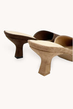 Load image into Gallery viewer, NEWEST ARRIVAL Suede Pointed Pumps
