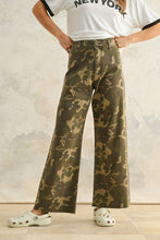 Load image into Gallery viewer, NEWEST ARRIVAL Camouflage Wide Leg Crop Jeans
