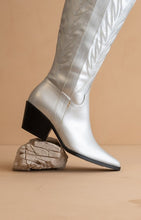 Load image into Gallery viewer, NEWEST ARRIVAL Silver Western Boots

