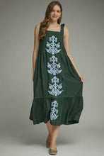 Load image into Gallery viewer, NEWEST ARRIVAL Hunter Green/Blue Embroidered Center Midi Dress

