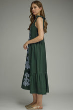 Load image into Gallery viewer, NEWEST ARRIVAL Hunter Green/Blue Embroidered Center Midi Dress

