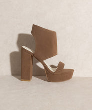 Load image into Gallery viewer, LAST PAIR FINAL SALE Cuff Brown Platform Heels
